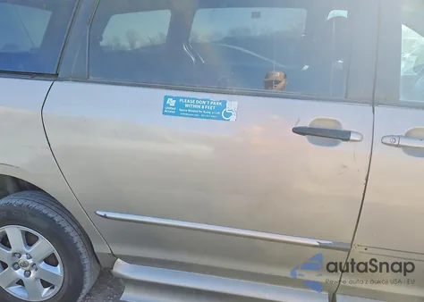 2004 Toyota Sienna Ce z USA, uszkodzony, nr VIN 5TDZA23C34S208365